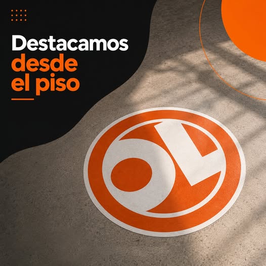 Gráfica de gran formato de Agolonne instalada en el piso